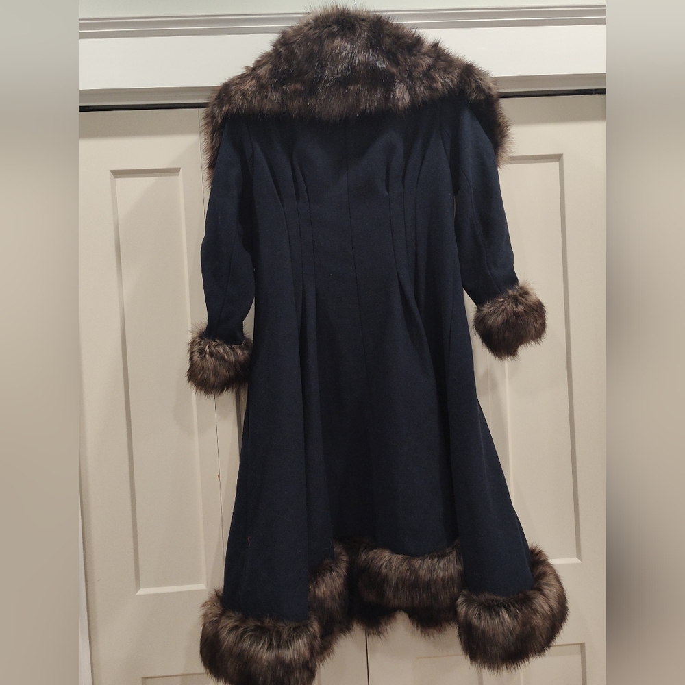 Collectif London Pearl Coat - Picture 4 of 6
